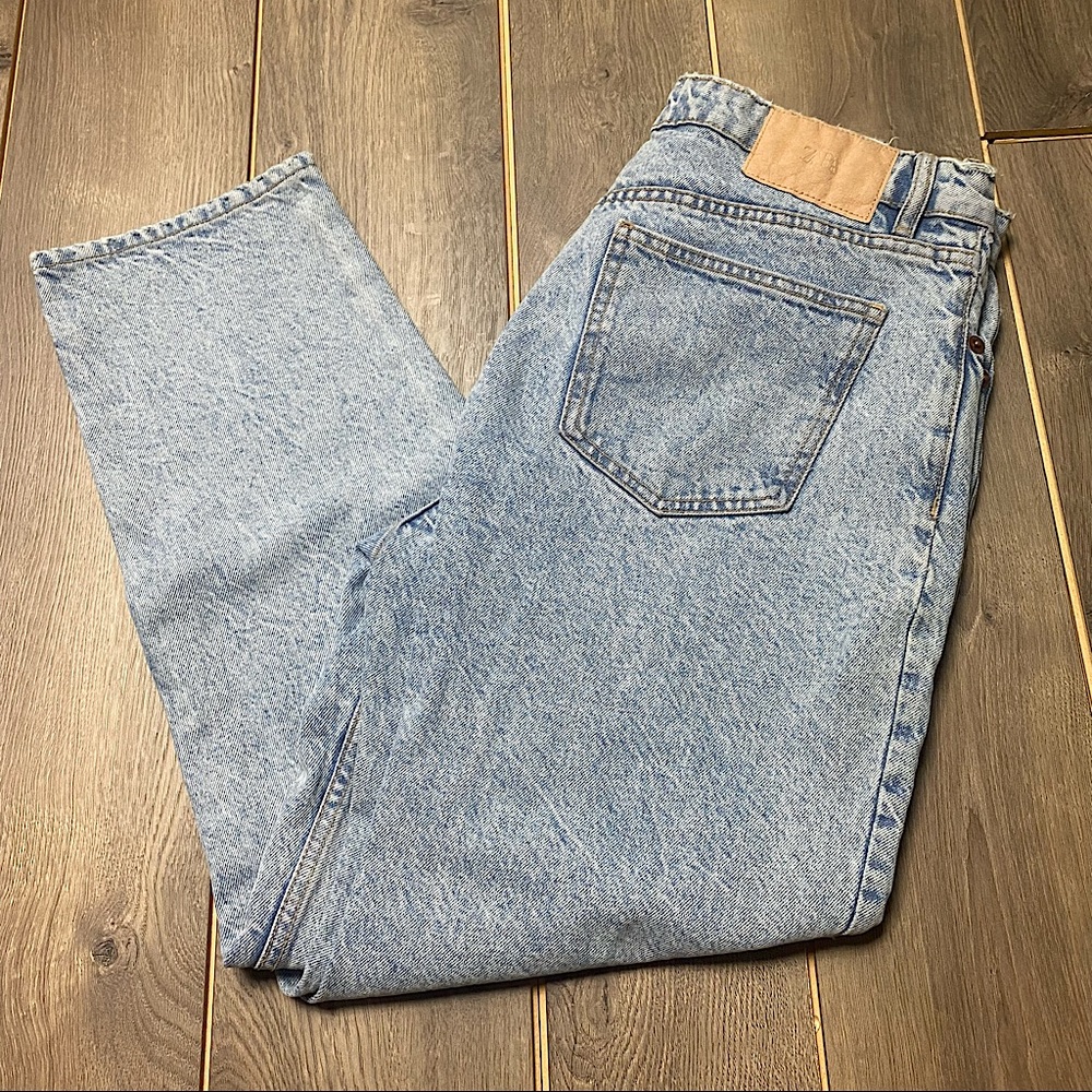 ZARA LIGHT WASH MOM JEANS